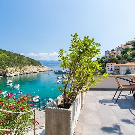 Seafront Apartment With Amazing Seaview Vrbnik Eksteriør bilde