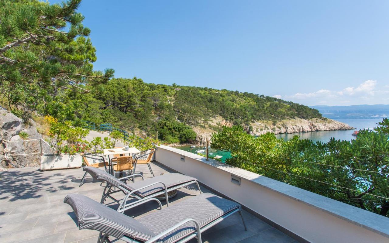 Seafront Apartment With Amazing Seaview Vrbnik Eksteriør bilde