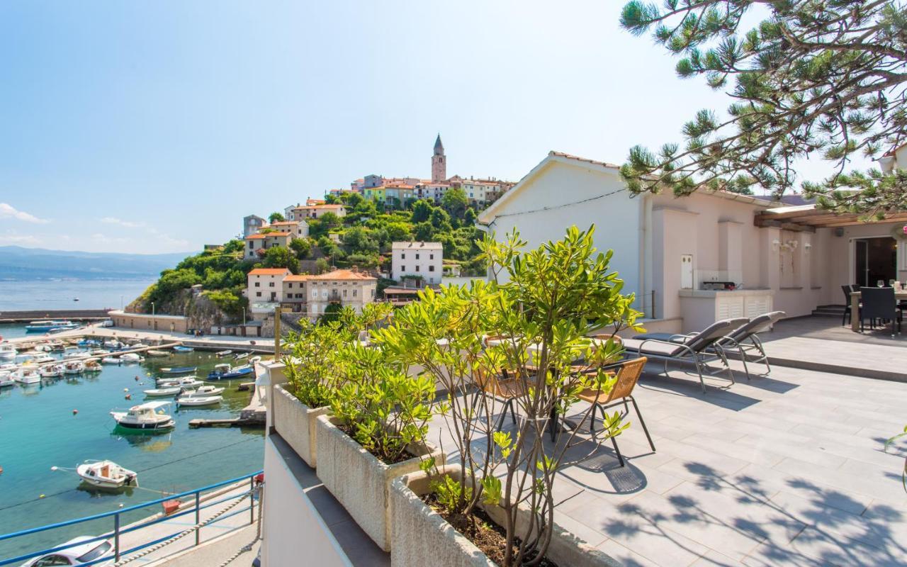 Seafront Apartment With Amazing Seaview Vrbnik Eksteriør bilde