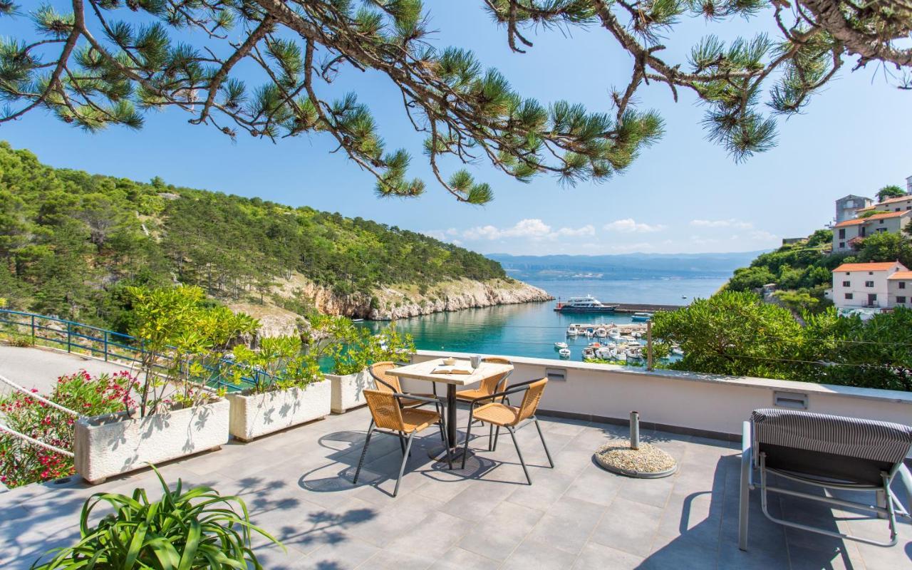 Seafront Apartment With Amazing Seaview Vrbnik Eksteriør bilde