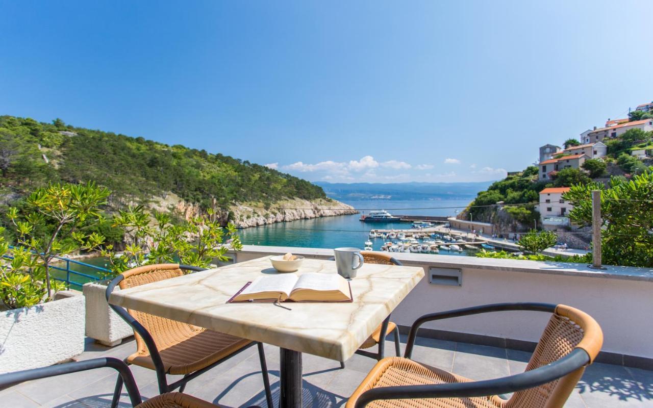 Seafront Apartment With Amazing Seaview Vrbnik Eksteriør bilde