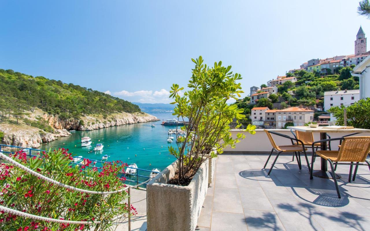 Seafront Apartment With Amazing Seaview Vrbnik Eksteriør bilde